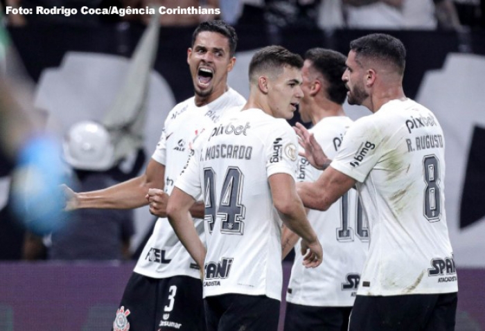Corinthians e Grêmio empatam em jogo de oito gols