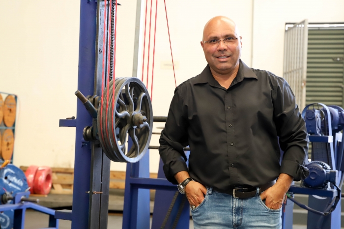 Claudio Custódio comemora reabertura de passarela, mas cobra reforma