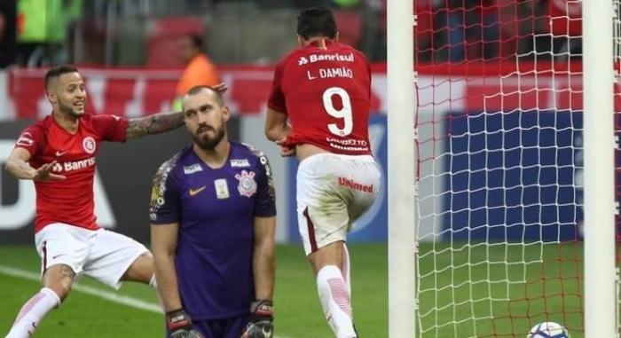 Internacional vence Corinthians de virada no Beira-Rio