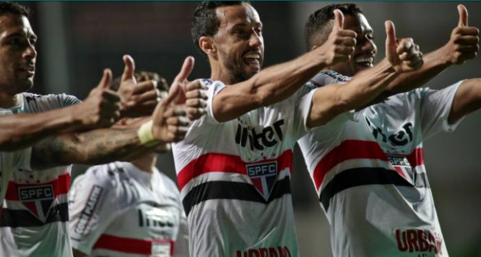 Com gols de Diego Souza e Nenê, São Paulo vence América-MG e fica a um ponto do líder