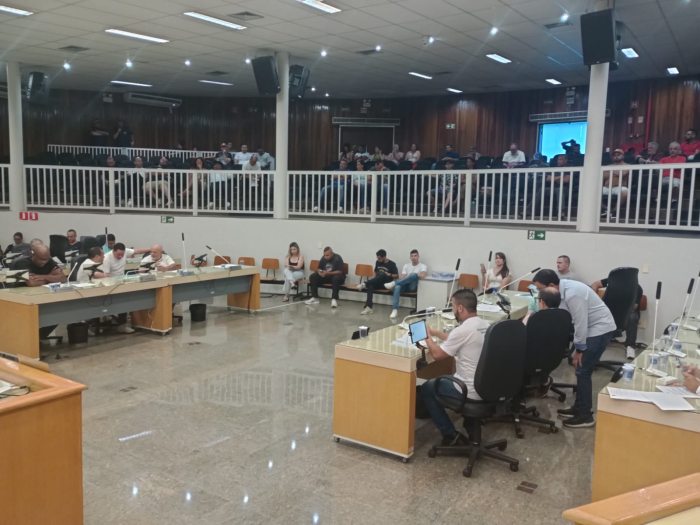 Câmara de Mauá adia votação de contas referentes ao terceiro ano do mandato de Atila Jacomussi