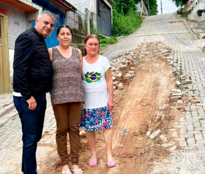 Descaso e abandono, Rua Roteldamo Bonini, na Chácara São Braz, sofre com falta de manutenção