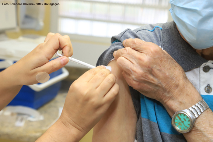 Pessoas a partir de 70 anos podem receber dose de reforço da vacina contra a Covid-19 em Mauá