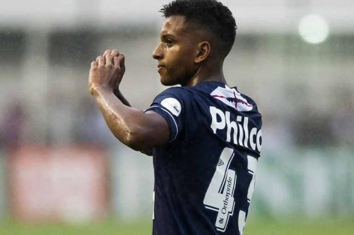Santos goleia Vitória em casa com três gols de Rodrygo