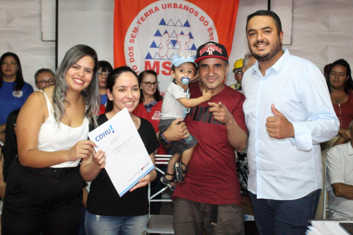 MSTU celebra famílias que assinaram contrato para casa própria em Mauá