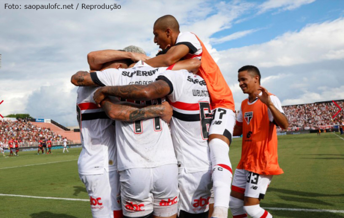 São Paulo vence nos acréscimos e garante classificação às quartas de final do Campeonato Paulista