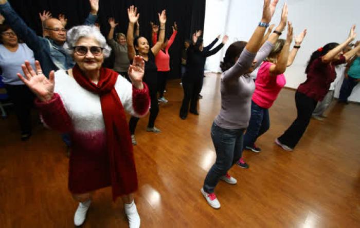 Mauá promove aulas de dança para idosos