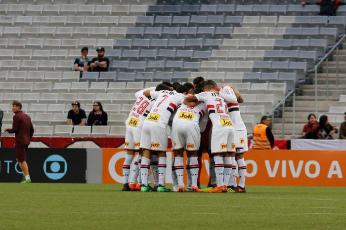 São Paulo vence Atlético-PR fora de casa e quebra tabu de 36 anos