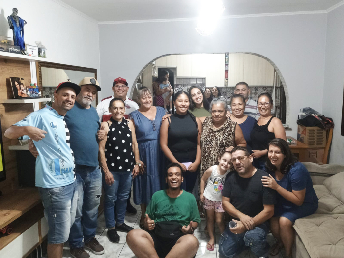 Ivan Stella realiza reunião na casa da pastora Clarice, no Jardim Itapark