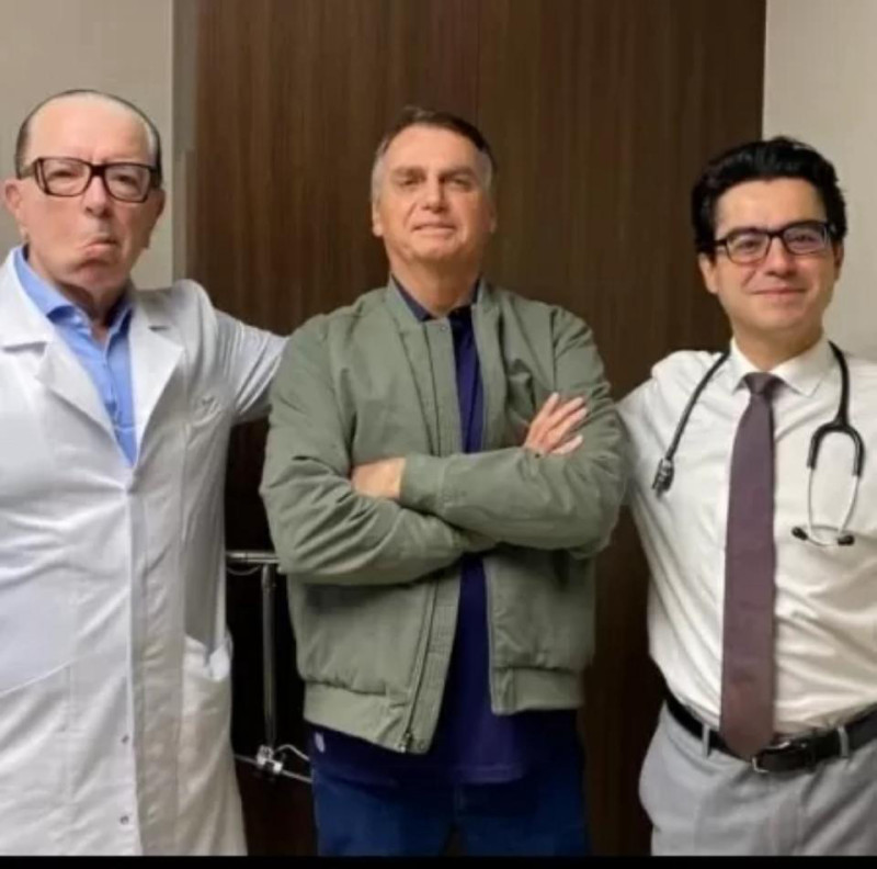 Os médicos Antônio Macedo e Leandro Echenique, que atenderam o ex-presidente Jair Bolsonaro no Hospital Vila Nova Star, em São Paulo
