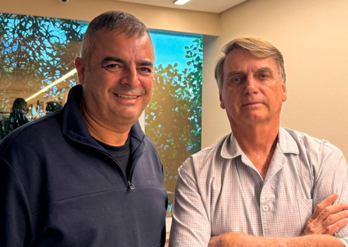 Pré-candidato a prefeito Sargento Simões visita ex-presidente Jair Bolsonaro