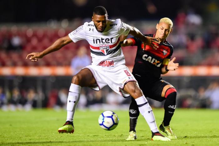 São Paulo vence Vitória com facilidade no Morumbi