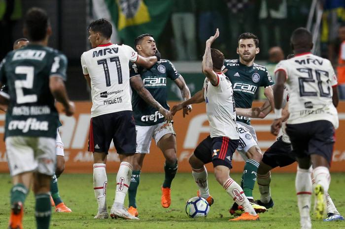 Em jogo com seis expulsões, Palmeiras e Flamengo empatam por 1 a 1