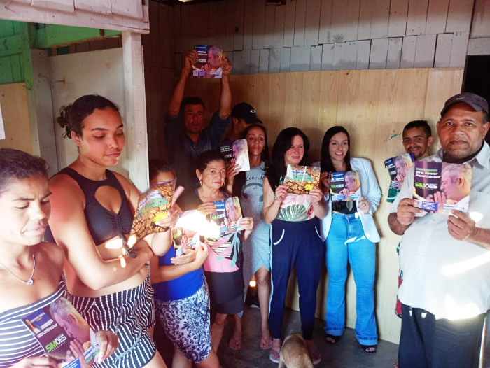 Chayni Mello, pré-candidata a vereadora, visita moradores do Jardim Paranavaí, em Mauá