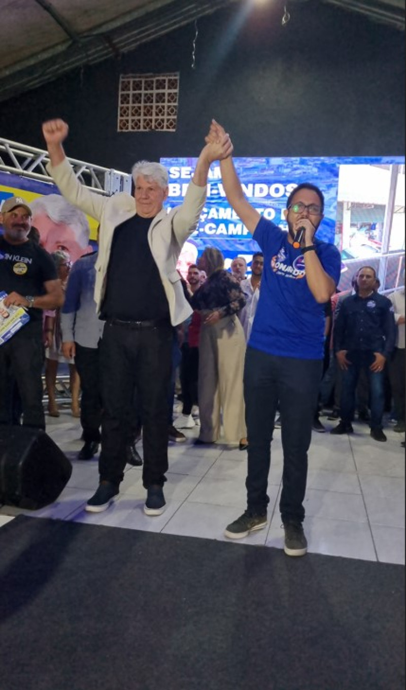 Lideranças políticas do PSDB, como o vereador Leonardo Alves, e Leonardo Biazi, de Ribeirão Pires