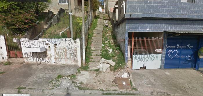 Descarte irregular causa transtornos no Jardim Zaíra