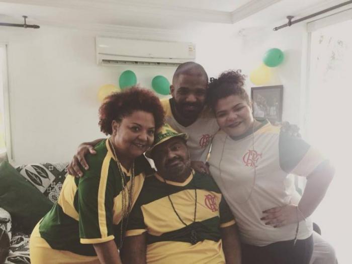 Arlindo Cruz volta para casa após mais de um ano internado por causa de AVC