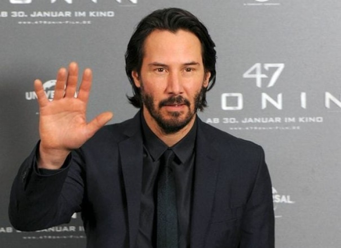 Ator Keanu Reeves faz estreia como piloto nos Estados Unidos