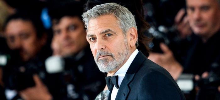 George Clooney sofre acidente de carro na Itália