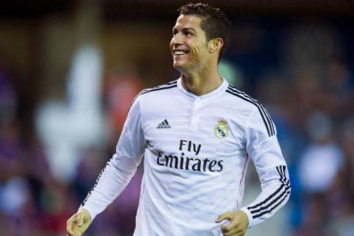 Juventus contrata Cristiano Ronaldo por quatro temporadas