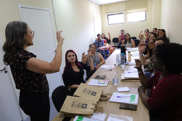 Servidores da Assistência Social de Mauá recebem curso de LIBRAS para atendimento inclusivo