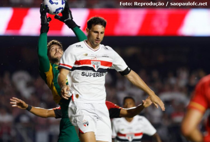 Calleri perde pênalti com dois minutos e São Paulo estreia com empate no Campeonato Brasileiro
