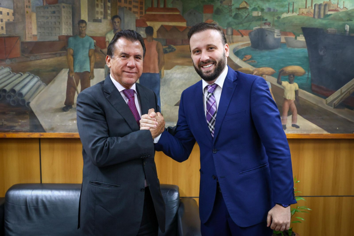 Fernando Rubinelli, secretário de Habitação de Mauá, é recebido pelo ministro Luiz Marinho em Brasília