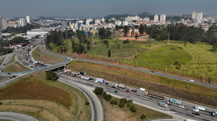 Grave acidente interdita parcialmente a Avenida Papa João XXIII, em Mauá