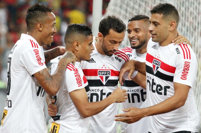 São Paulo vence Flamengo fora de casa e diminui diferença para um ponto