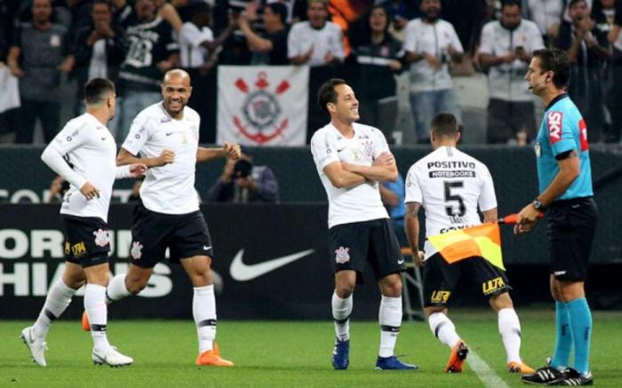 Corinthians vence Botafogo por 2 a 0 na volta do Brasileirão