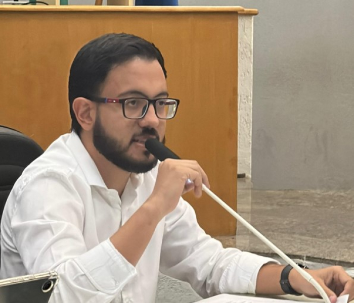 Vereador Leonardo Alves apresenta projeto que discute “adultização precoce” de crianças na internet após polêmica nas redes sociais