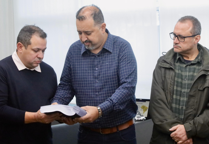 Marcelo Oliveira entrega Plano Plurianual à Câmara Municipal 