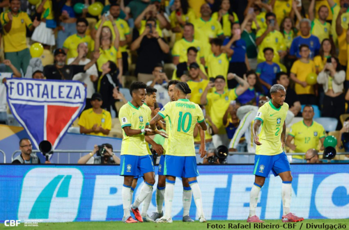 Brasil vence o Chile pelas Eliminatórias da Copa do Mundo
