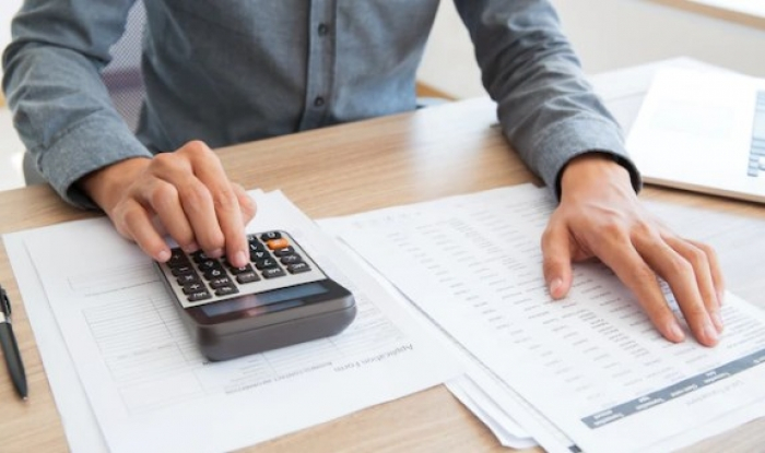 Mais de 10 milhões de dívidas do Serasa podem ser negociadas com 99% de desconto nos Correios 