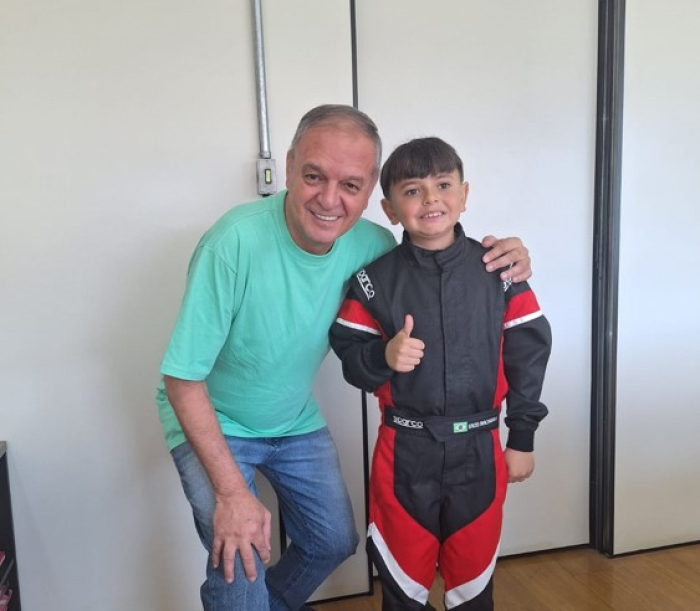 Chiquinho de Zaíra recebe visita de jovem piloto mauaense de arrancadas