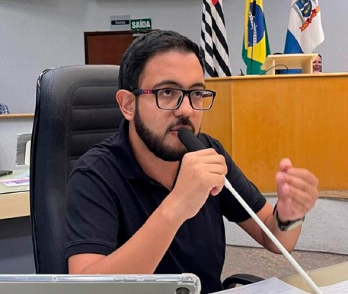 Vereador Leonardo Alves aprova em primeira votação projeto que discute “adultização precoce” de crianças na internet