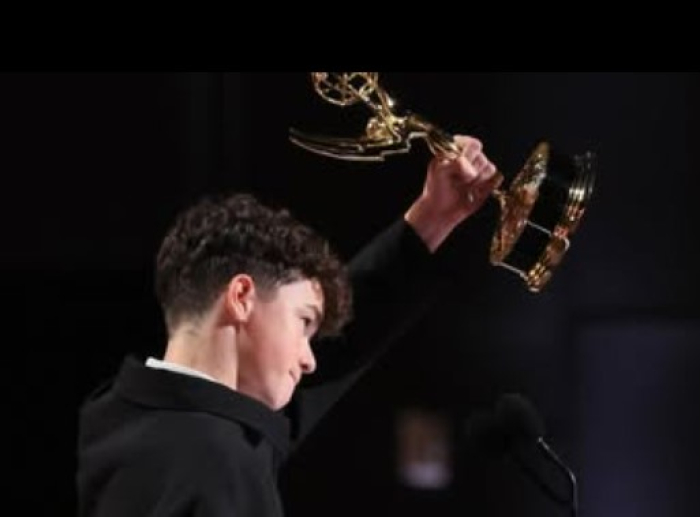 Ator de “Adolescência” se torna o mais jovem a vencer o Emmy