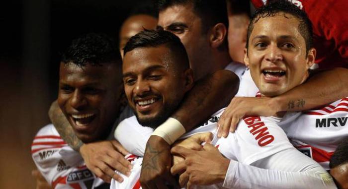 São Paulo joga bem e vence Corinthians por 3 a 1 no Morumbi