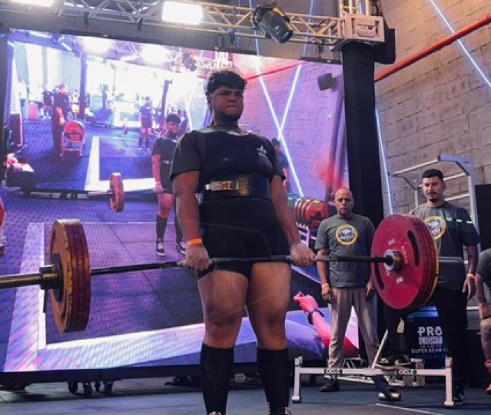 Chiquinho do Zaíra parabeniza atleta mauaense por medalha de prata em torneio de levantamento de peso