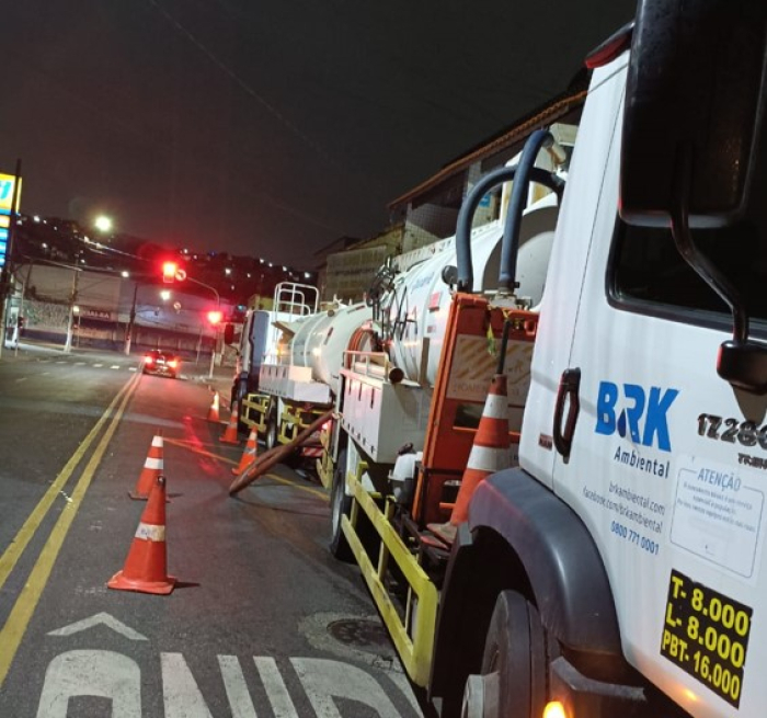 BRK realiza manutenções programadas e limpeza preventiva das redes de esgoto no período noturno