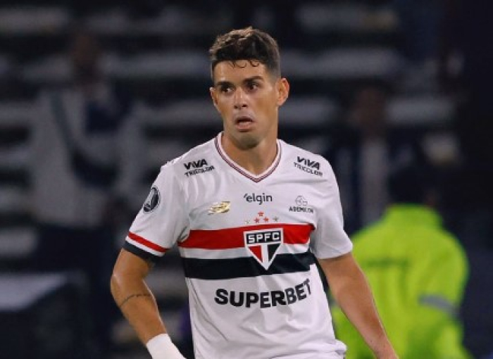 Meio-campista Oscar tranquiliza fãs após apresentar alterações cardíacas em exames