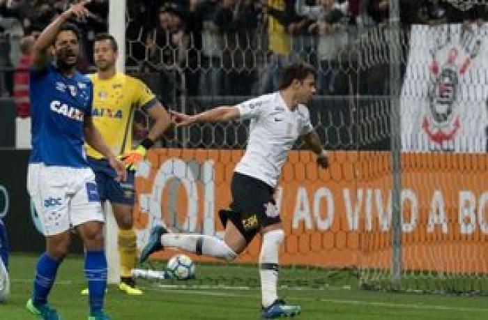 Com dois gols de Romero, Corinthians vence Cruzeiro por 2 a 0