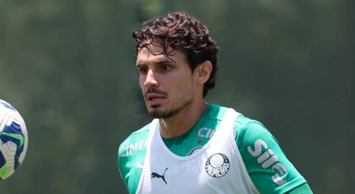 Palmeiras anuncia empréstimo de Raphael Veiga ao América do México; Verdão tenta Arias e Nino