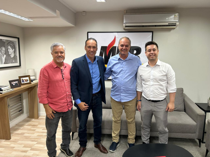 Chiquinho do Zaíra, presidente do MDB de Mauá, participa de reunião com o coordenador estadual do partido