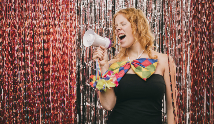 Som alto e esforço vocal aumentam problemas de garganta e ouvido no Carnaval