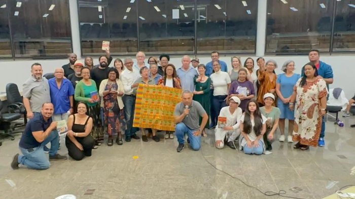 Zé Luiz Cassimiro reúne Movimento Antirracista na Câmara de Mauá em sarau marcado por cultura, consciência e mobilização