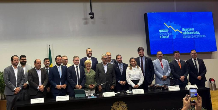 Prefeito Marcelo Oliveira participa de debate sobre subfinanciamento dos municípios