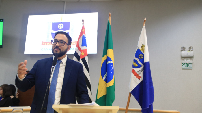 Vereador Leonardo Alves comemora lei sancionada que barra agressores de animais no serviço público