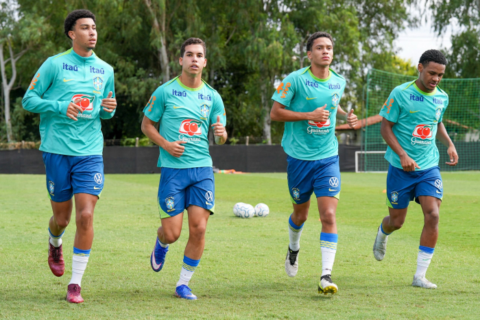 Brasil enfrenta Colômbia nesta quinta-feira por vaga na final do Sul-Americano sub-17