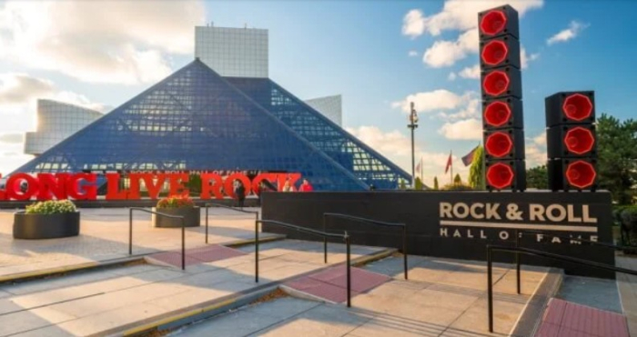 Phil Collins, Oasis e Iron Maiden entrarão para o Hall da Fama do Rock